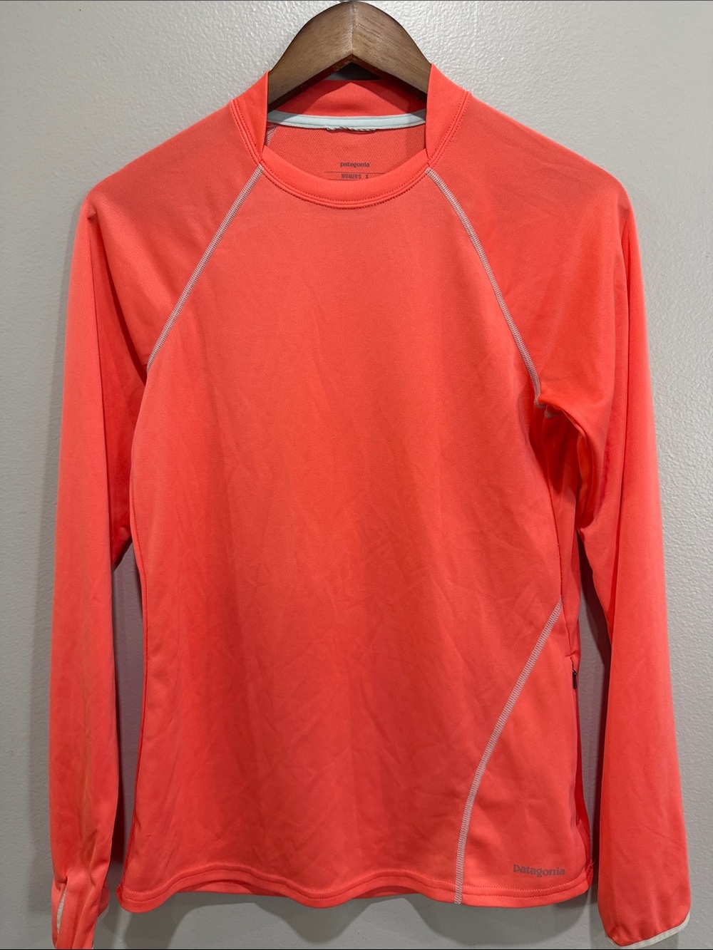Patagonia Women’s Coral/Peach Long Sleeve Performance Top size S